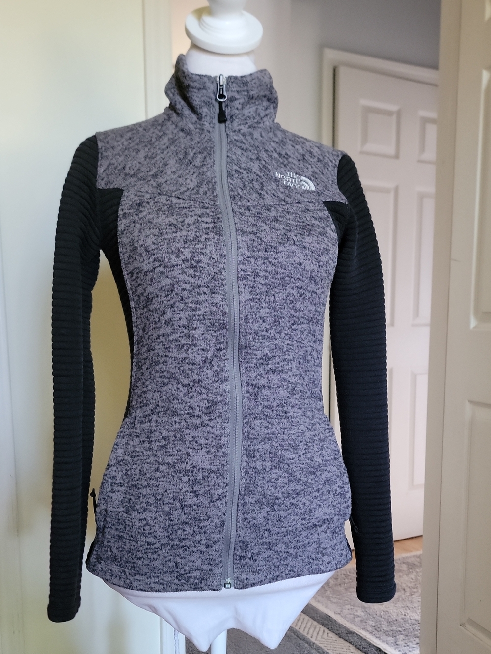The North Face Women’s Heather Gray and Black Full-Zip Jacket